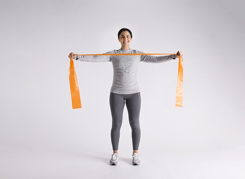 حرکت جمع کردن کتفها با کش (Banded Pull-Aparts)