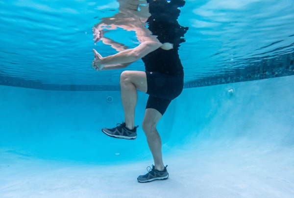 تمرین در آب استخر