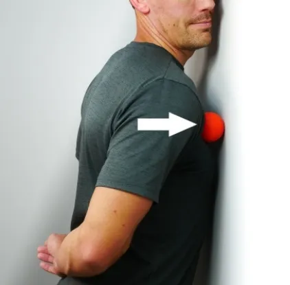 آزادسازی مایوفاشیال قفسه سینه با توپ ماساژ