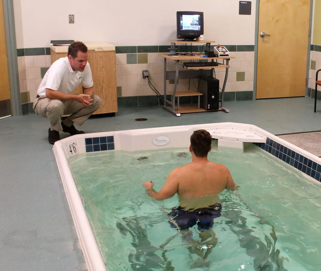 آب درمانی با کمک مربی