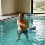 آب درمانی شانه با دمبل